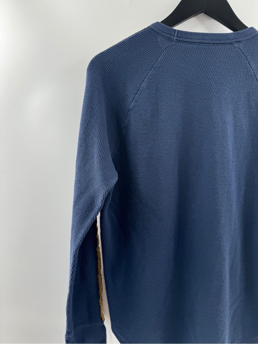 🧸 Hollister Navy Blue Yellow Stripe Waffle Knit Long Sleeve Shirt Men's Medium - Picture 7 of 9